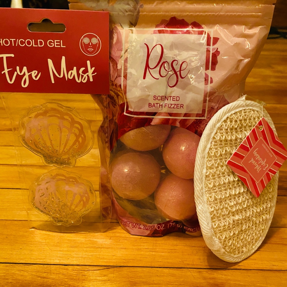 Rose Bath Bomb Set.
